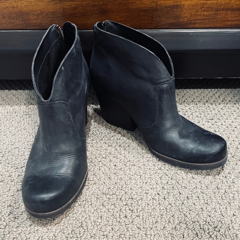Korks Wedge Bootie